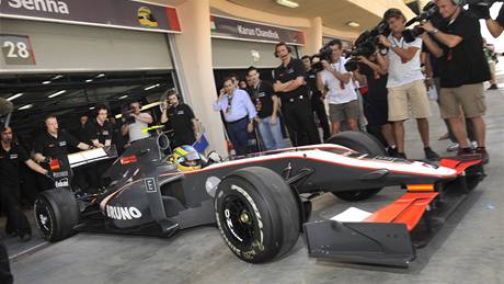 SENNA SE VRACÍ. V prvním tréninku GP Bahrajnu absolvovali svou premiéru ve formuli 1 Bruno Senna i tým Hispania Racing.