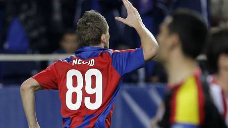 Tomá Necid z CSKA Moskva se raduje z gólu v osmifinále Ligy mistr proti FC Sevilla.