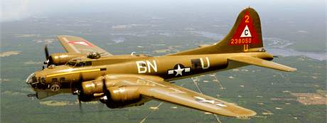 Bombardér B-17 G, stejný typ, který odstartoval 24. bezna 1945 ze základny 15. letecké armády Spojených stát v Cellone.