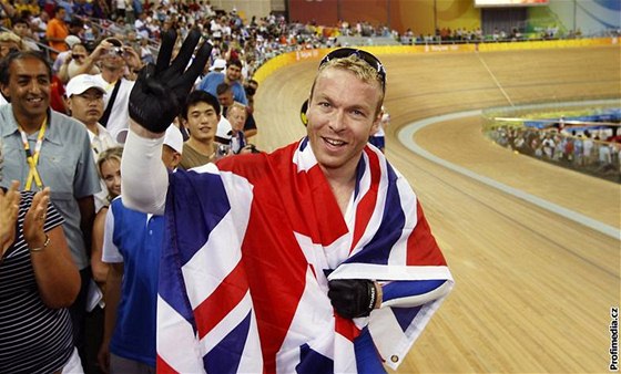 OLYMPIJSKÝ HATTRICK. Britský dráhový cyklista Chris Hoy byl hrdinou her v Pekingu. Stejný kousek chce zopakovat i na MS v Kodani.
