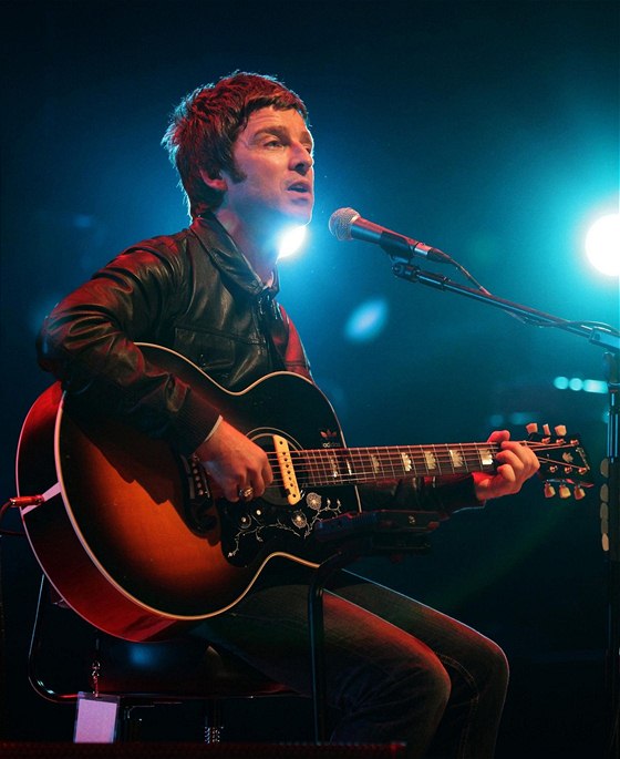 Noel Gallagher pi svém prvním sólovém vystoupení v Royal Albert Hall - Londýn,...