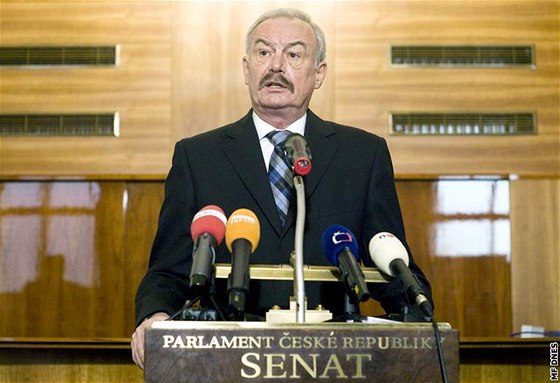Pedseda Senátu Pemysl Sobotka vyzval Mirka Topolánka k rezignaci na post pedsedy ODS. (22. bezna 2010)
