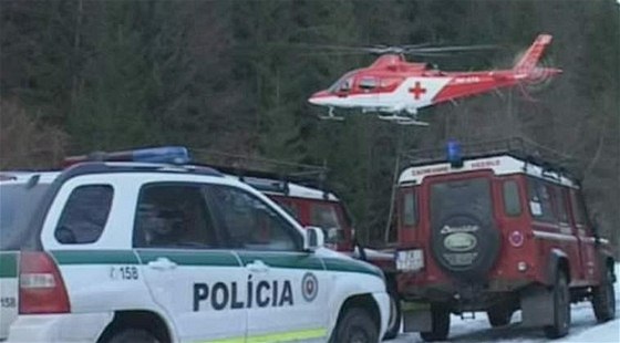 Slovenská horská sluba zasahuje pi záchranné akci, kdy eské turisty zasypala lavina