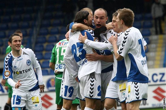 Budou se liberetí fotbalisté po zápase se Spartou radovat podobn, jako se radují na této momentce?