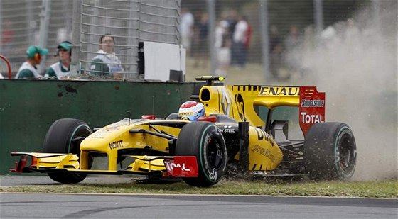 Vitalij Petrov na Renaultu v kvalifikaci Velké ceny Austrálie.