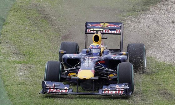 Mark Webber ze stáje Red Bull se pi Velké cen Austrálie ocitl mimo tra.