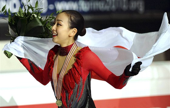MISTRYN SVTA. Japonka Mao Asadaová vyhrála svtový ampionár krasobruslaek.