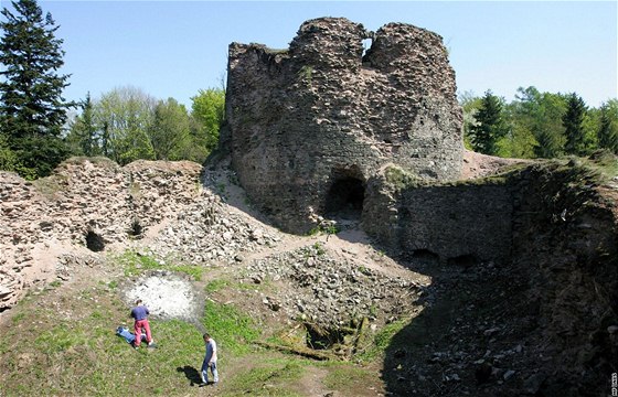 Hrad Frymburk má od loska nového majitele, který by rád, aby místo opt zaali turisté hojn navtvovat. Tak tomu toti bylo jet na poátku minulého století.