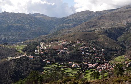 Severn Portugalsko. Vesnice Tibo sterasovitmi polky