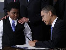 Americk prezident Obama podepisuje zdravotn reformu (23. bezna 2010)
