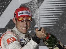 Jenson Button slav triumf ve Velk cen Austrlie. 