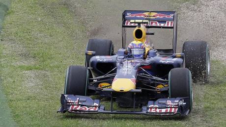 Mark Webber ze stáje Red Bull se pi Velké cen Austrálie ocitl mimo tra.