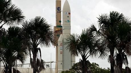 Raketa Ariane 5 s komunikační družicí ASTRA 3B míří na starovací rampu ELA-3 Raketa Ariane 5 s komunikační družicí ASTRA 3B míří na starovací rampu ELA-3