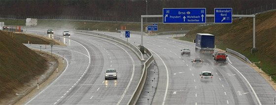 eská vláda schválila dálnici z Brna do Vídn kolem Mikulova. Rakouská strana postaví silnici k eské hranici do roku 2015. Ilustraní foto