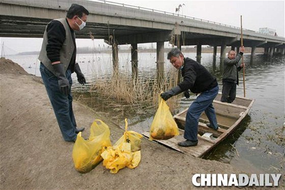 V ínské provincii Shandong nali rybái tla více ne 10 mrtvých dtí.