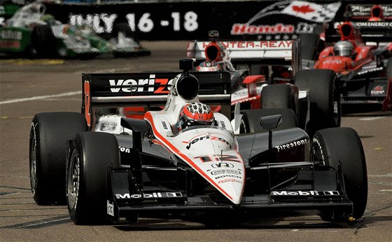 Will Power (Penske) vede závod série IndyCar v St. Petersburgu.