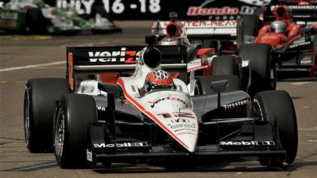 Will Power (Penske) vede závod série IndyCar v St. Petersburgu. Will Power (Penske) vede závod série IndyCar v St. Petersburgu.