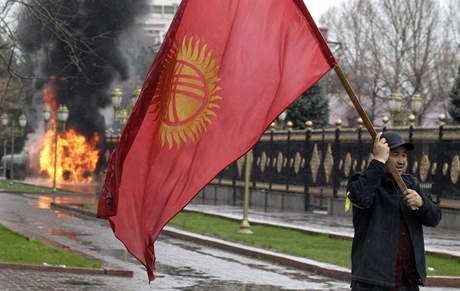 Nepokoje v Kyrgystnu. (7. dubna 2010)