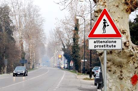Pozor na prostitutky. Netradiní znaku mají v italském Trevisu.