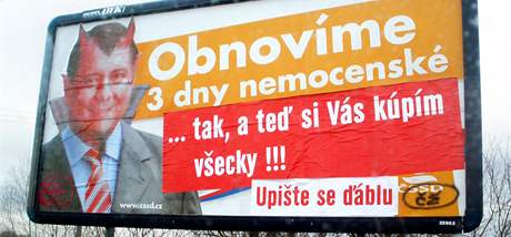 Pedvolebn billboard proti pedsedovi SSD Jimu Paroubkovi nedaleko Uherskho Hradit.