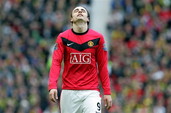 Dimitar Berbatov, útoník Manchesteru United, po nepromnné anci
