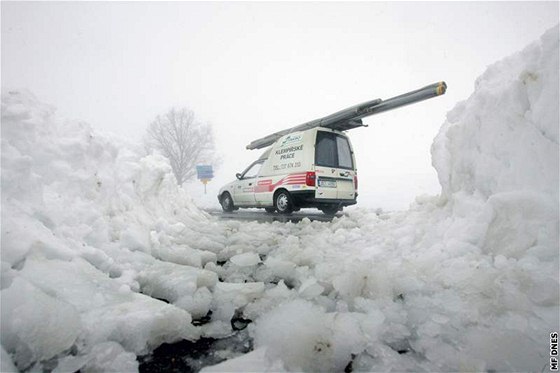 Sníh  a mlha zpsobily velké komplikace v doprav na Orlickoústecku. (2. dubna 2010)
