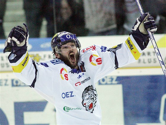 Liberec - Pardubice; domácí Jan Plodek se raduje z gólu.