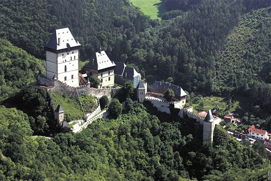 Hradozámecká noc je letos vnovaná 700. výroí Karla IV. Hlavní slavnost se uskutení na Karltejn.