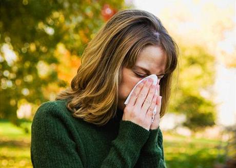 Jednou z nejbnjích alergií je senná rýma.
