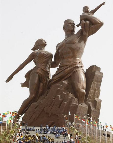 Monument znovuzrozen Afriky v Dakaru v Senegalu