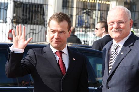 Slovensk prezident se vt s Dmitrijem Medvedvem (7. dubna 2010)