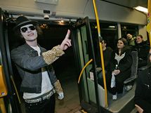 Sdruen Nap uvedlo v autobuse divadeln pedstaven Cooltourbus