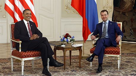 Prezidenti Barack Obama a Dmitrij Medvedv na bilaterálním jednání na Praském hrad ped podpisem smlouvy START (7. dubna 2010)