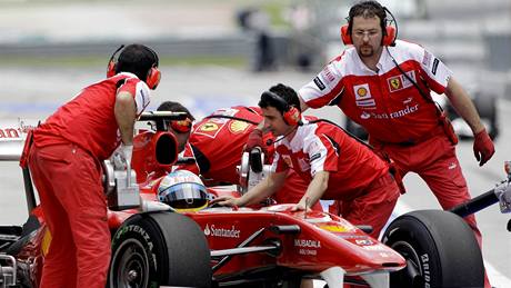 Na detivé poasí pi kvalifikaci Velké ceny Malajsie doplatil i Fernando Alonso z Ferrari.