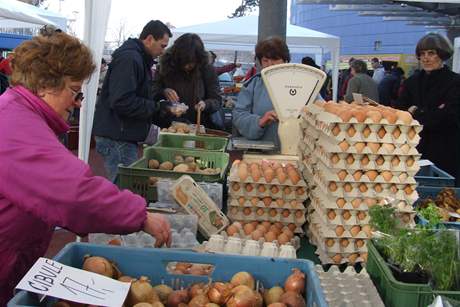 Zeleninu lidé na farmáských trzích zatím nenajdou. (Ilustraní snímek)