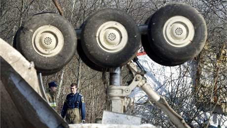 Místo havárie Tupolevu TU-154M u ruského Smolensku. V letadle zahynuly polské politické piky vetn prezidenta Kaczynského. (12. dubna 2010)