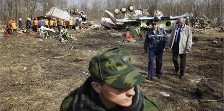 Místo havárie Tupolevu TU-154M u ruského Smolensku. V letadle zahynuly polské politické piky vetn prezidenta Kaczynského. (12. dubna 2010)