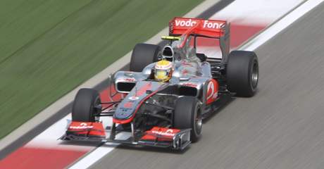Lewis Hamilton na trati Velk ceny ny. 