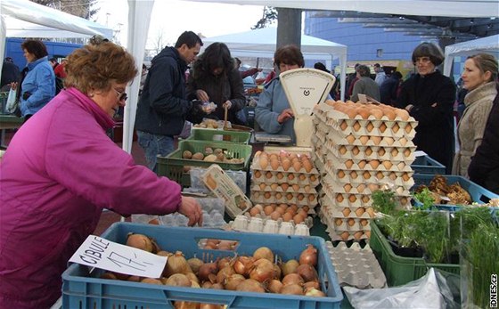 Ani ponkolikáté v ad se nenalo dostatek zastupitel pro odsouhlasení návratu farmáských trh na námstí v Turnov. (ilustraní snímek)