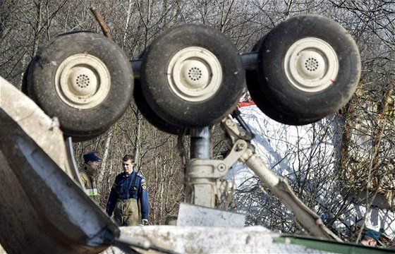 Místo havárie Tupolevu TU-154M u ruského Smolensku. V letadle zahynuly polské politické piky vetn prezidenta Kaczynského. (12. dubna 2010)