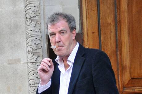 S kritikou si Jeremy Clarkson hlavu nelme