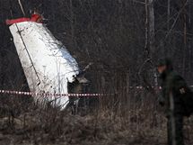 Msto havrie Tupolevu TU-154M u ruskho Smolensku. V letadle zahynuly polsk politick piky vetn prezidenta Kaczynskho. (11.4.2010)