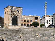 Itlie, Apulie - Lecce, nmst s mskm amfitetrem 