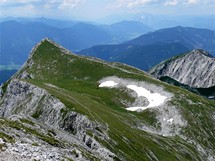 Rakousko, pohled ze Sparafeldu na Kalbling (vlevo) a Riffel (Gesuse)