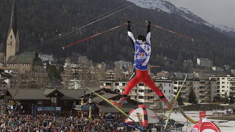 Daniel Máka nenael pemoitele ve skikrosu na bkách v Davosu