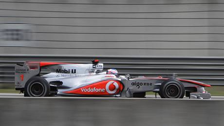 Jenson Button ze stáje McLaren na trati Velké ceny íny. 