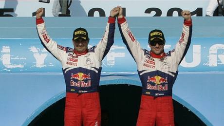 Sébastien Loeb a Daniel Elena slaví vítzství na Turecké rallye. 