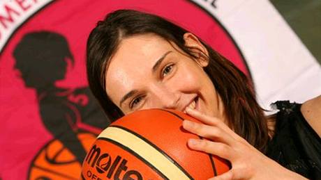 Sandra LeDreánová na kempu skvle pipravovala basketbalové talenty.