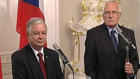 Prezidenti Klaus a Kaczyski spolu hovoili hlavn o rusko-ukrajinském sporu o plyn.