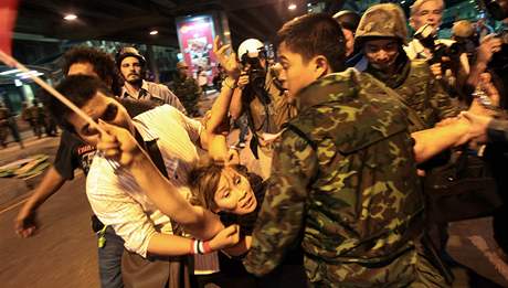 Nepokoje v thajské metropoli pokraují u estý týden (22. dubna 2010)
